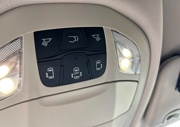 Chrysler Pacifica cena 129700 przebieg: 35800, rok produkcji 2019 z Kuźnia Raciborska małe 497